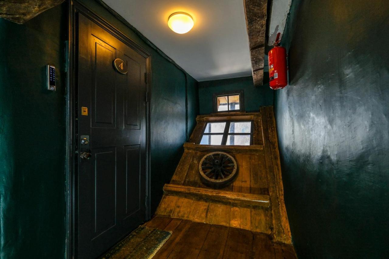 Blacksmith Old Town Apartments Талин Екстериор снимка