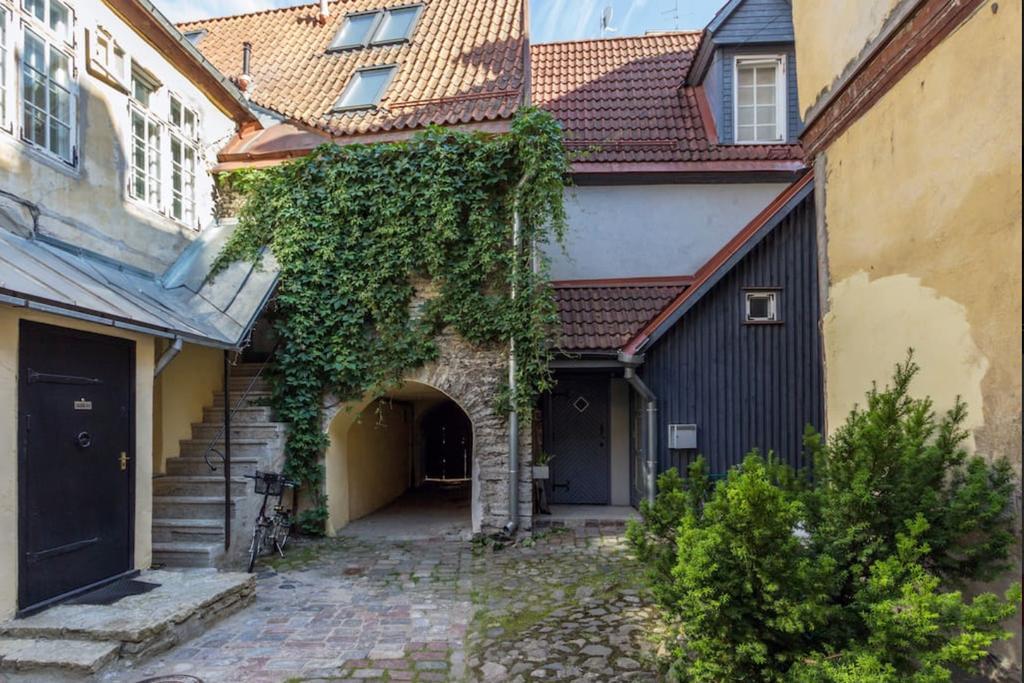Blacksmith Old Town Apartments Талин Екстериор снимка